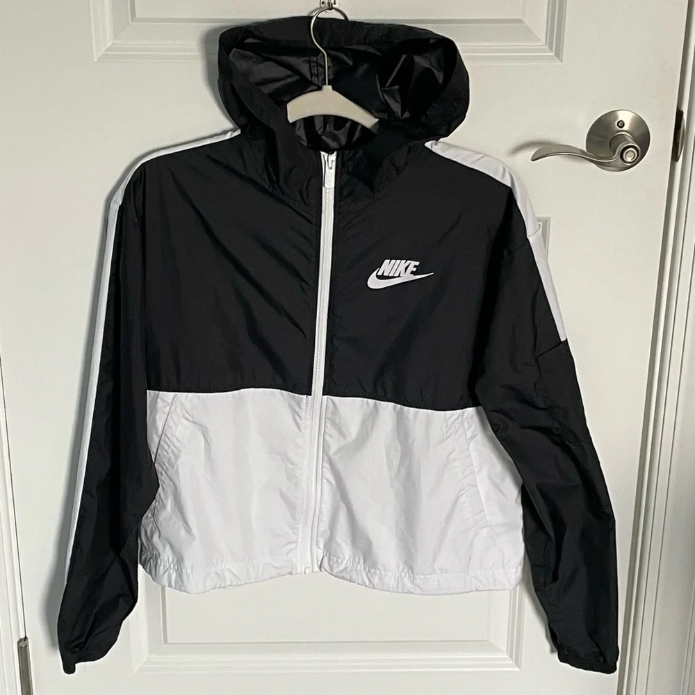 Nike Women's Logo Printed Woven Active Hooded Jacket Size Small 54239